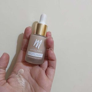 MyGlamm Spotlight Illuminating Liquid