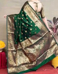 🎀Beutiful Green Colour Banarasi Silk Saree