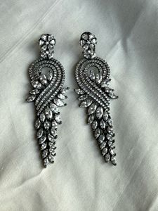 Gorgeous, dark silver colour, diamond earrings