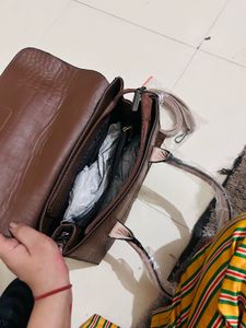 brown medium handbag 👜