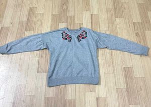 Floral Embroidered Pullover.