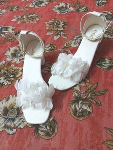 White Floral Sandals🌸