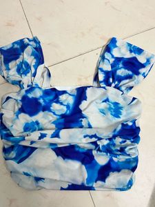 Floral Crop Top - Trendy &amp; Stylish