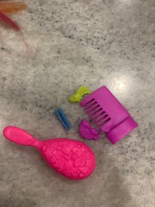 Barbie With Comb And Clips