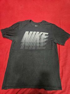 Nike Men's Black Graphic Tee