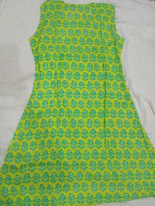 Sleeveless Women's Kurti
