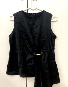 Black Sleeveless Top with pearl Details😍