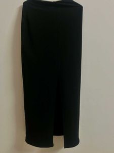 Elegant Black Midi Skirt with Slit