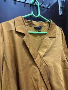brand Elegant Mustard Top never used