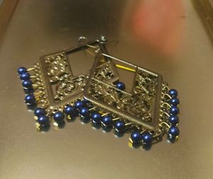 2 Earrings And 8 Beats