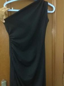 Chic Black One-Shoulder Dress