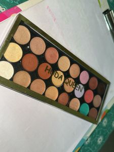 Huda Queen Contour/concealer Palette