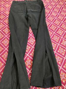 SIDE CUT STRAIGHT BLACK JEANS