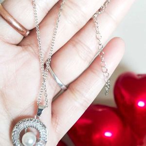 Silver Plated Chain Set.