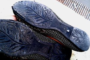 BLACK EMBROIDERY JUTTI/BELLIES