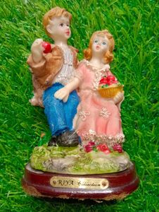 Couple Statue - Gift 🎁 Items Or Can Be Kept In Mirror Shelf