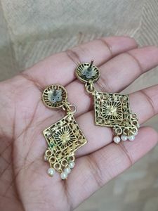 Earing 1