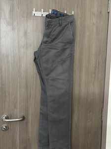 Men&#39;s Gray Chinos - Casual Comfort