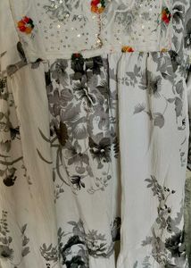 Floral Embroidered Tunic Top