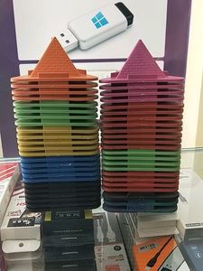 50 PCS Of Pyramid Mobile Stands 50Pcs