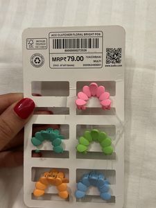 Zudio Set Of 5 Hair Clips