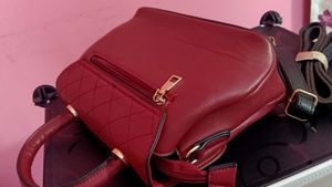 Toniq Maroon Quilted Handbag