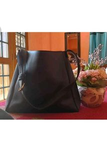 &#34;Urban Luxe Tote – Black Edition&#34; (H&amp;M)