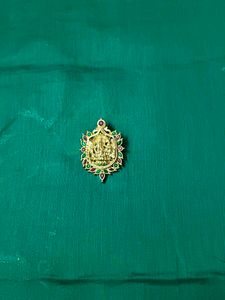 Gold-toned pendant