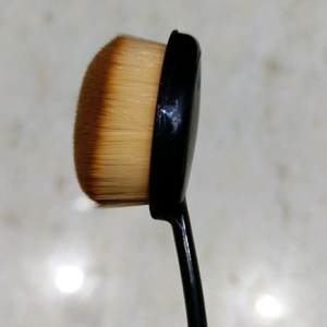 makeup brush