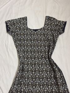 Embroidered check pattern kurti