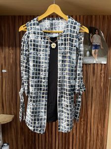 Stylish Checked Shrug