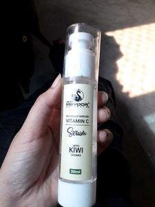 VITAMIN C SERUM WITH KIWI CHUNKS