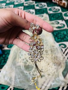 RING WITH HAND DESIGN