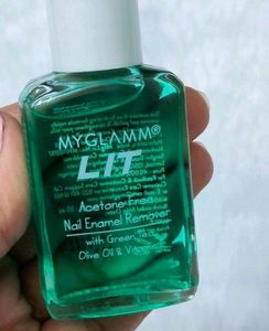 Myglamm Nail Polish Remover.