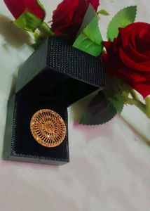 Regal Radiance: The Golden Aura Ring