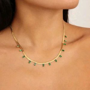 Baguette embellishedsnake link necklace