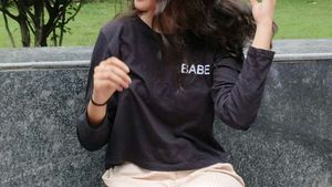 Black Babe Long Sleeve Tee