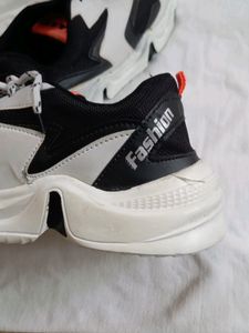 WANN UK 8 SIZE SPORTS NEW FANCY SHOES.