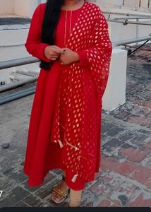 Women&#39;s Red Kurta and Dupatta Set