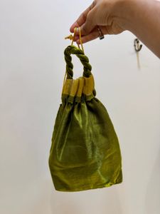 Mehendi look Drawstring Pouch