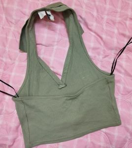 Sale🌸H&amp;M RIBBED HALTER NECK COLLARED TOP