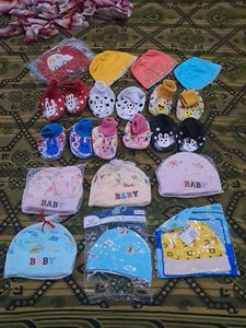 Baby Hat &amp; Bootie Set - Newborn