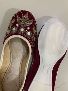 Velvet Styli Hand Embroidered Juttis