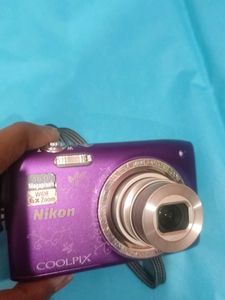 Nikon Coolpix S2700 With 4 Gb Memory Card And CHAR