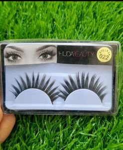 Huda Beauty Eyelash