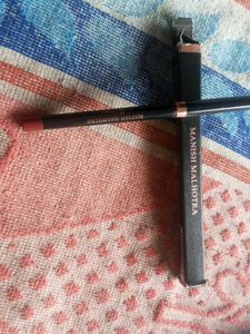 Manish Malhotra Lip Liner+ Pilgrim Mostrizer