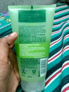 Simple Refreshing Facial Wash
