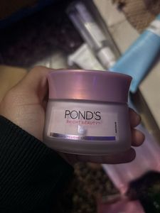 Pond&#39;s Bright Beauty Cream