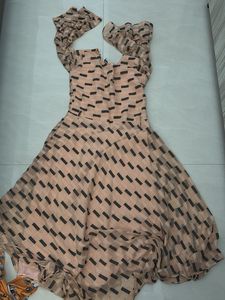 Chic Patterned Dress with Bell Sleeves