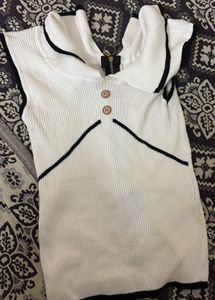 White Sleeveless Top 🤍